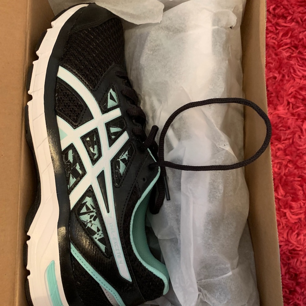 Asics Gel Excite Size 9.5 Running shoes